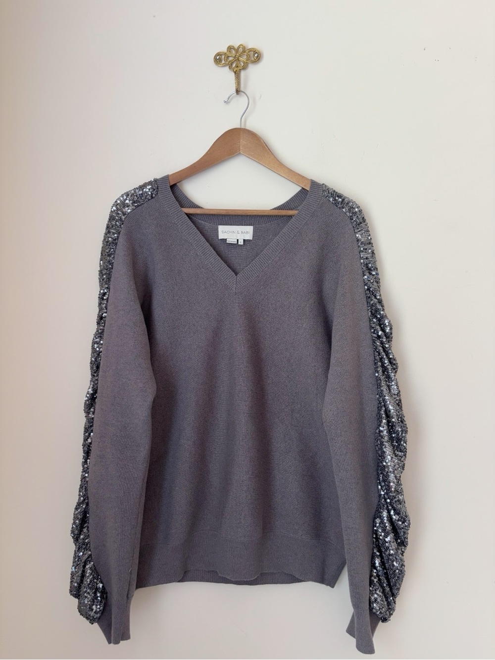Sachin & Babi Grey Sequin Sleeve Nora Sweater Large
